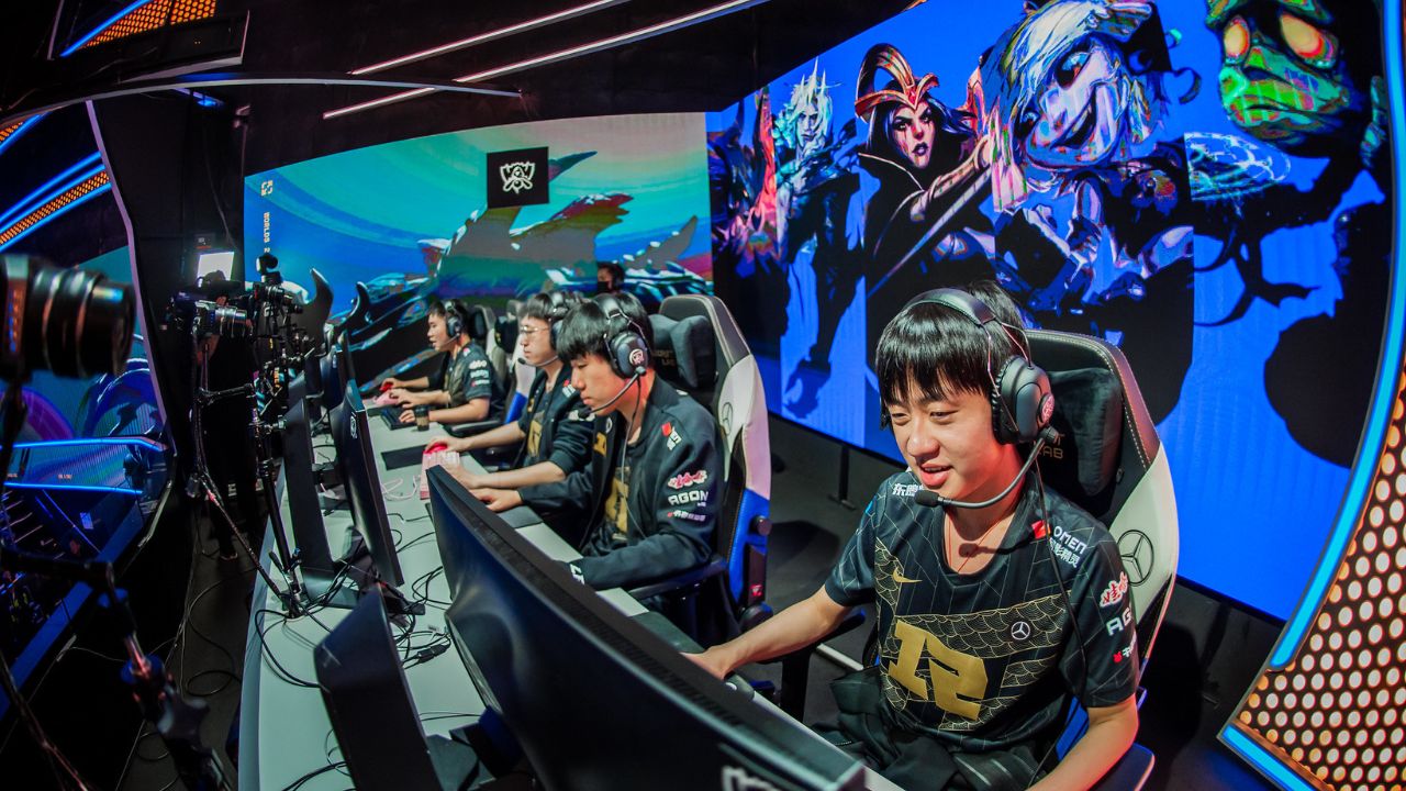 How-to-Watch-the-2022-League-of-Legends-World-Championship-Final-in-Theaters