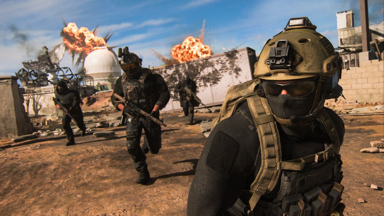 4 Call of Duty operators running from an explosion happening in the background