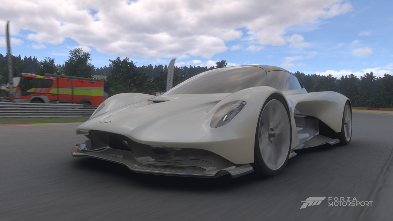 Forza-Motorsport-Review-Aston-Martin