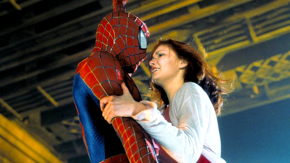 Spider-Man-Tobey-Maguire-kirsten-dunst-bridge-romantic