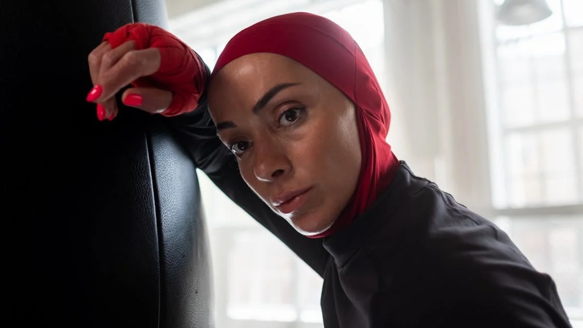 Woman-in-red-Hijab