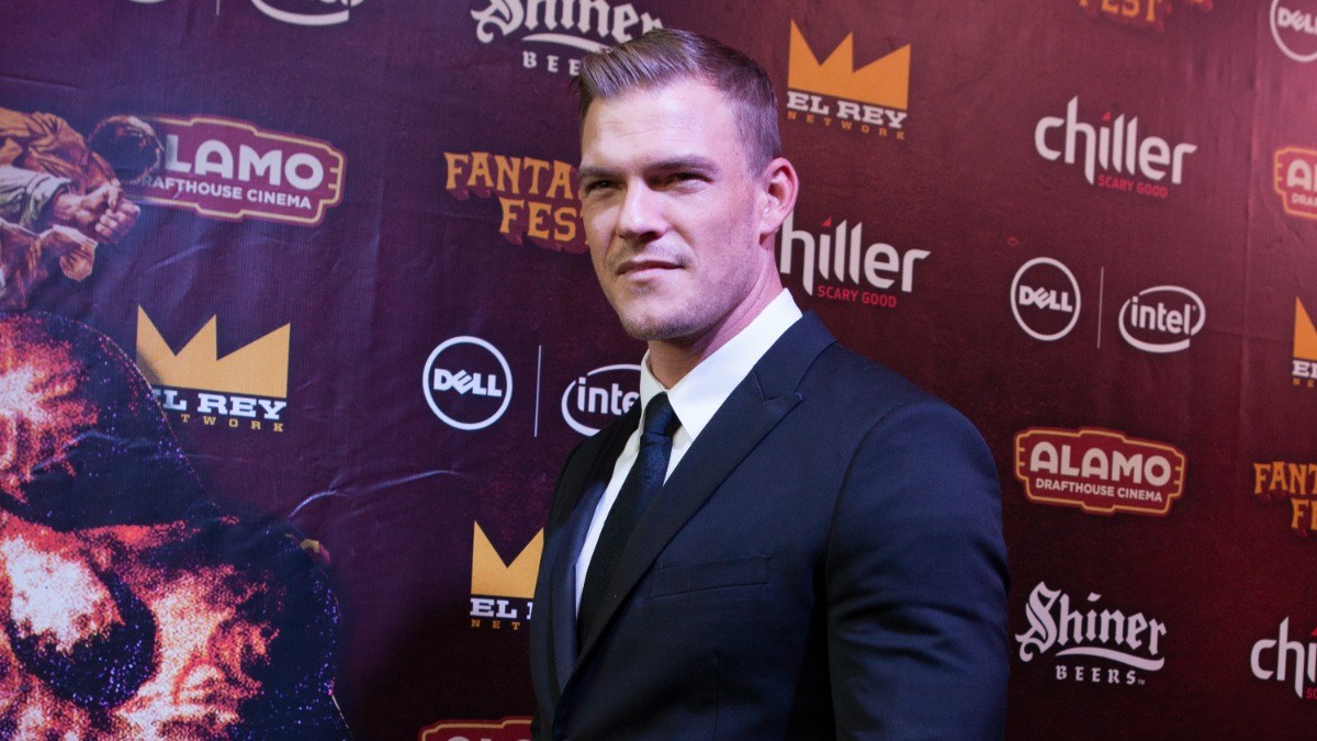 Alan Ritchson Fans Reacher star Alan Ritchson was caught on camera beating his neighbor ...