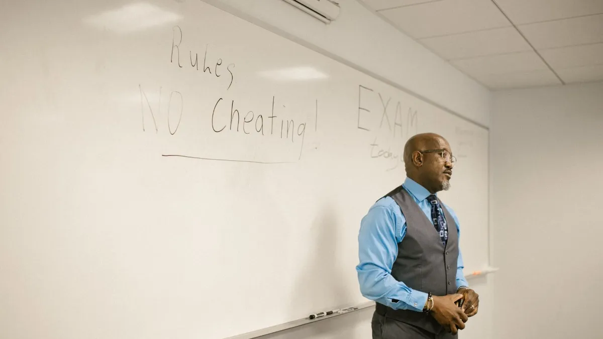 Texas High School Teacher Broke Down as Seniors Struggled to Read and Write