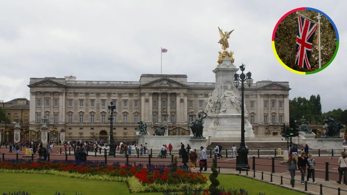Image showing buckingham palace and close up of a flag
